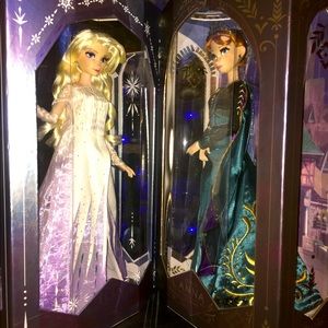 Frozen II LE Queen Elsa & Princess Anna